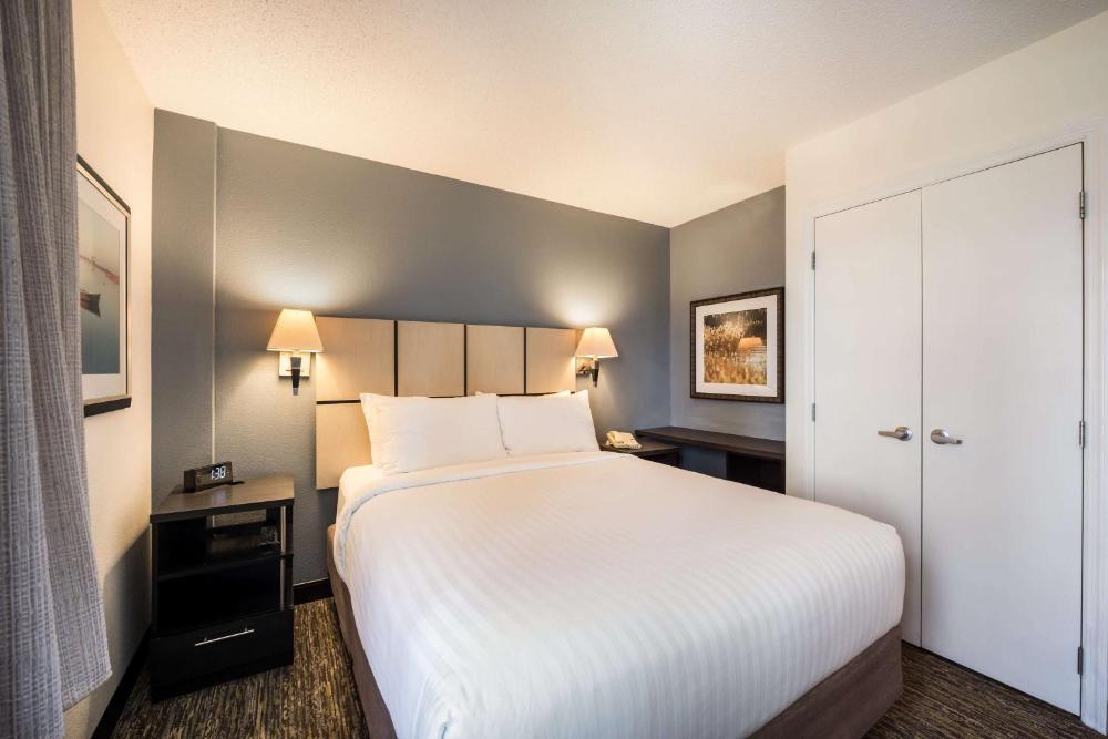 One-Bedroom Two Queen Suite interior