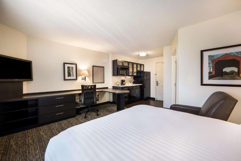 Studio Queen Suite interior
